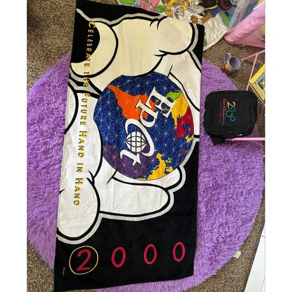 EPCOT 2000 CELEBRATE THE FUTURE HAND IN HAND TOWEL - Picture 1 of 5